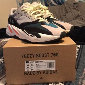 Adidas Yeezy Boost 700